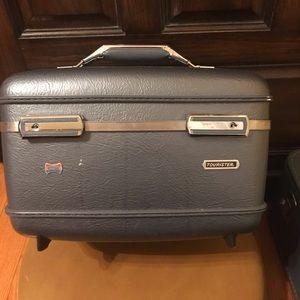 American Tourister Train Case w/ Shelf